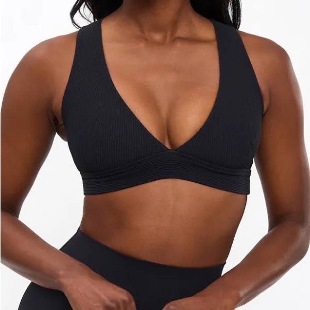 BUFFBUNNY Ribbed Deep V Sports Bra